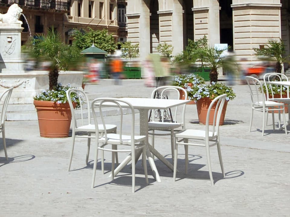 Victor 5-Piece Resin Dining Set in White