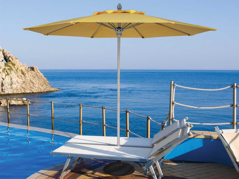 Fiberbuilt Lucaya 9-Foot Octagon Outdoor Umbrella with Fiberglass Ribs