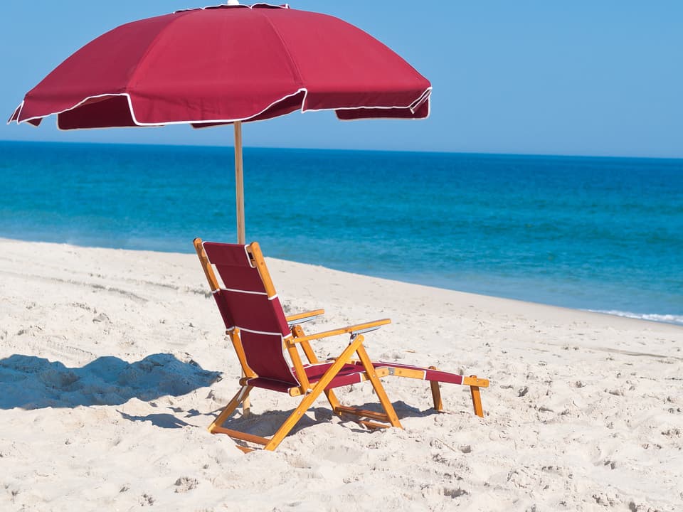 Avalon 7.5 Foot Octagon Manual Lift Commercial Beach Umbrella with Valance