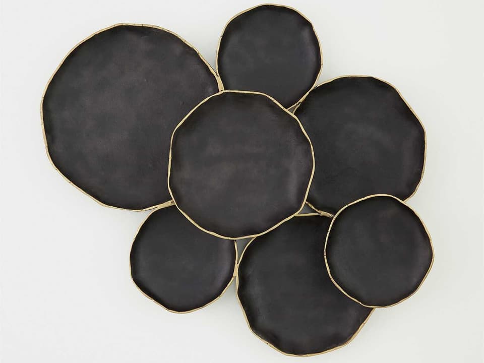 Tipped Edge 7-Cluster Wall Decor in Black and Antique Brass