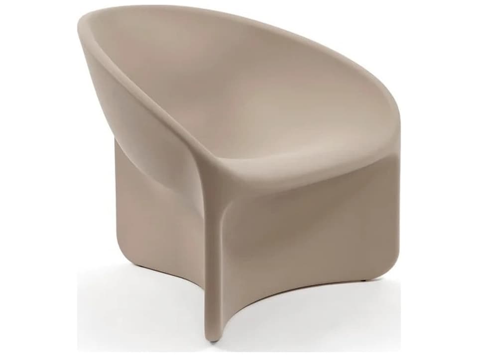 Bluff Indoor-Outdoor Accent Chair in Wheat Recycled Plastic