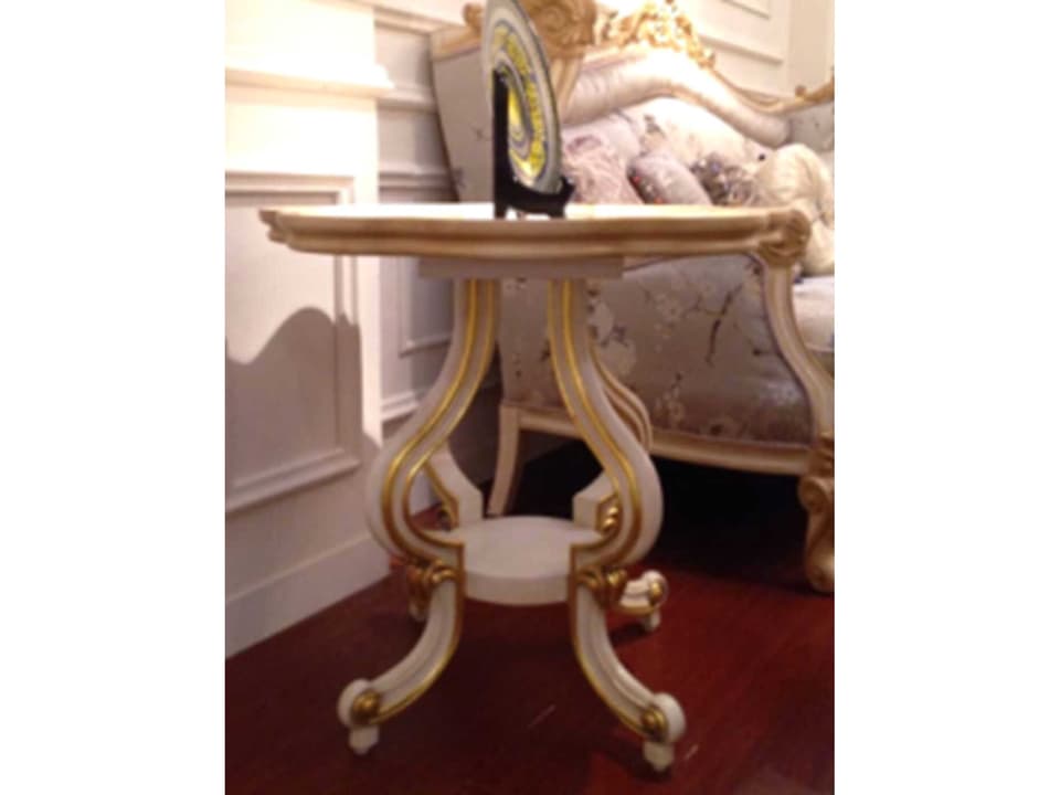 E-57 Round Wood End Table in Noyer and Gold Walnut