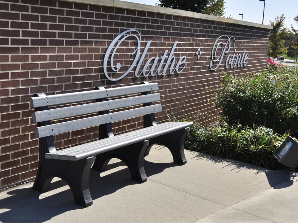 Comfort Park Avenue 6-Foot Recycled Plastic Outdoor Bench