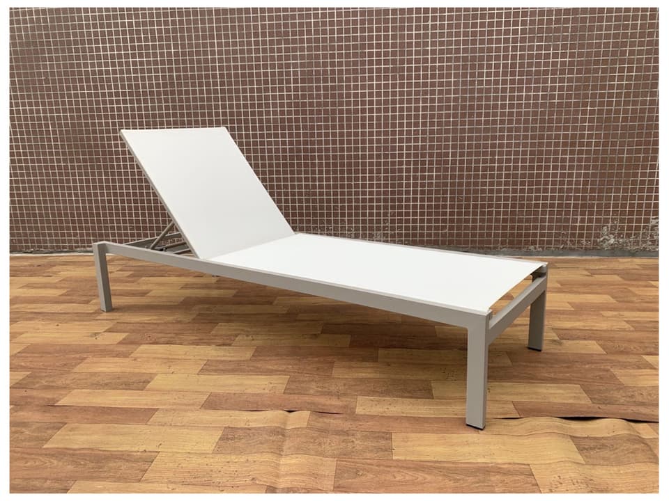Aruba Sling Aluminum Chaise Lounge in Gray