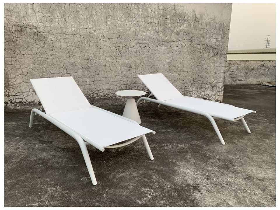 Alia Aluminum Sling Chaise Lounge in White