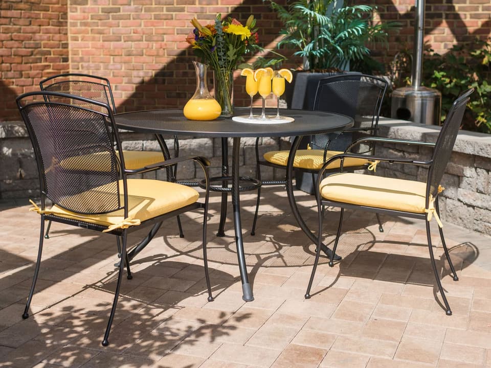 Henley 5-Piece Round Wrought Iron Dining Set in Iron Grey
