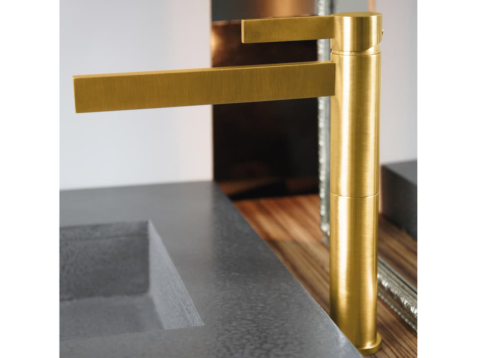 Fulgora Single Hole Bathroom Faucet in Brushed Gold