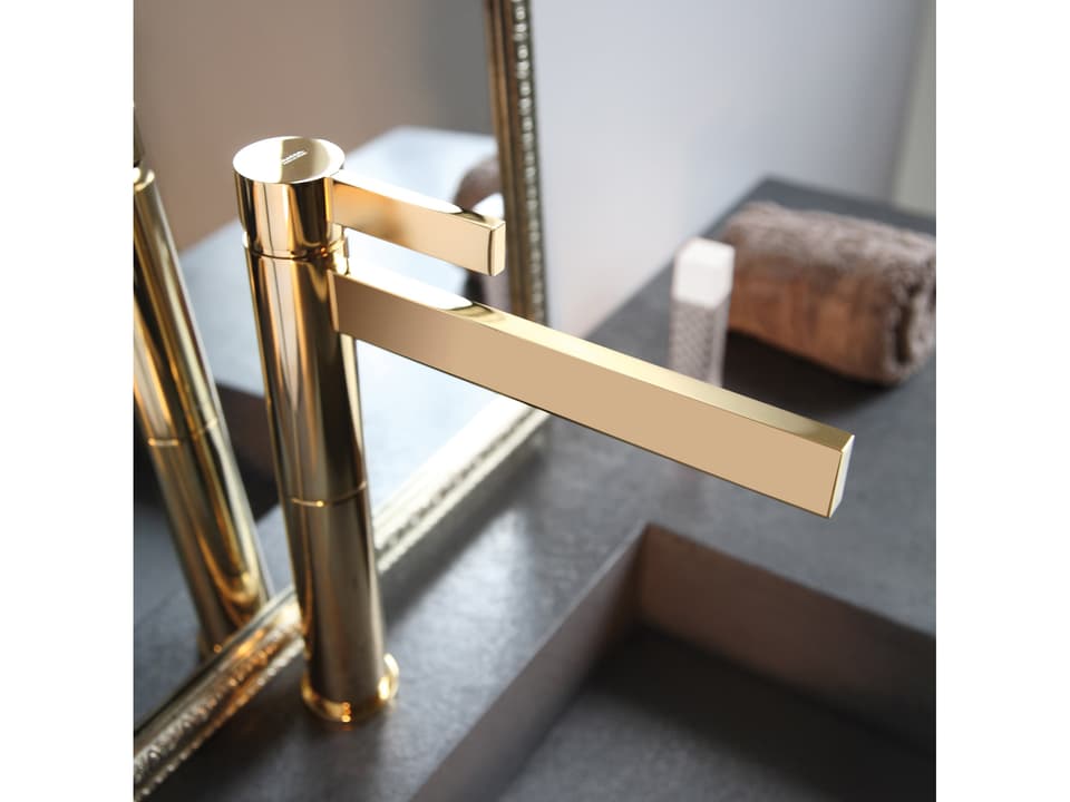 Fulgora Single-Hole Single-Handle Bathroom Faucet in Polished Gold
