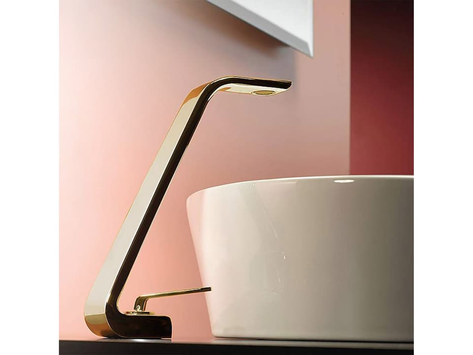 Lussuria Single Handle Bathroom Sink Faucet in Polished Gold