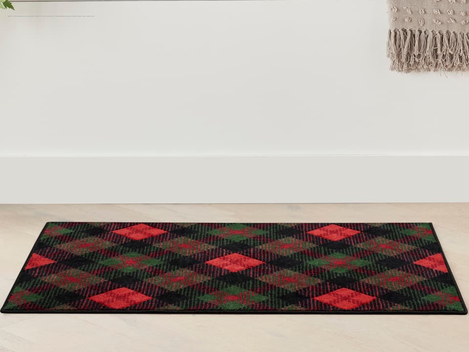 Holiday Plaid Accent Rug in Red Green and Black