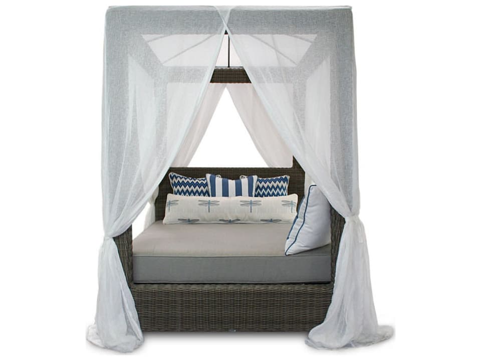 Palisades Queen Canopy Bed