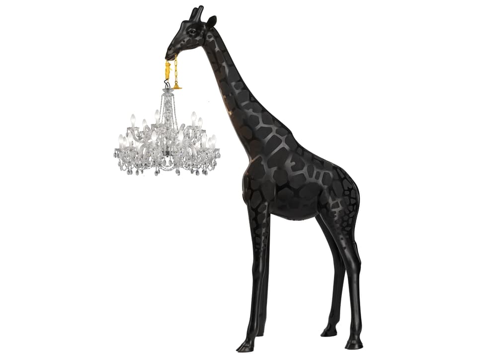 Giraffe In Love 18-Light Outdoor Floor Lamp in Black
