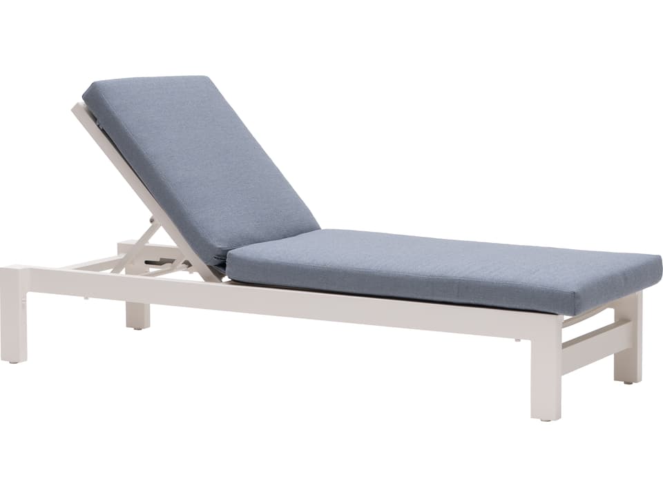 Vienna Aluminum Outdoor Cushion Chaise Lounge in Powder Coated White