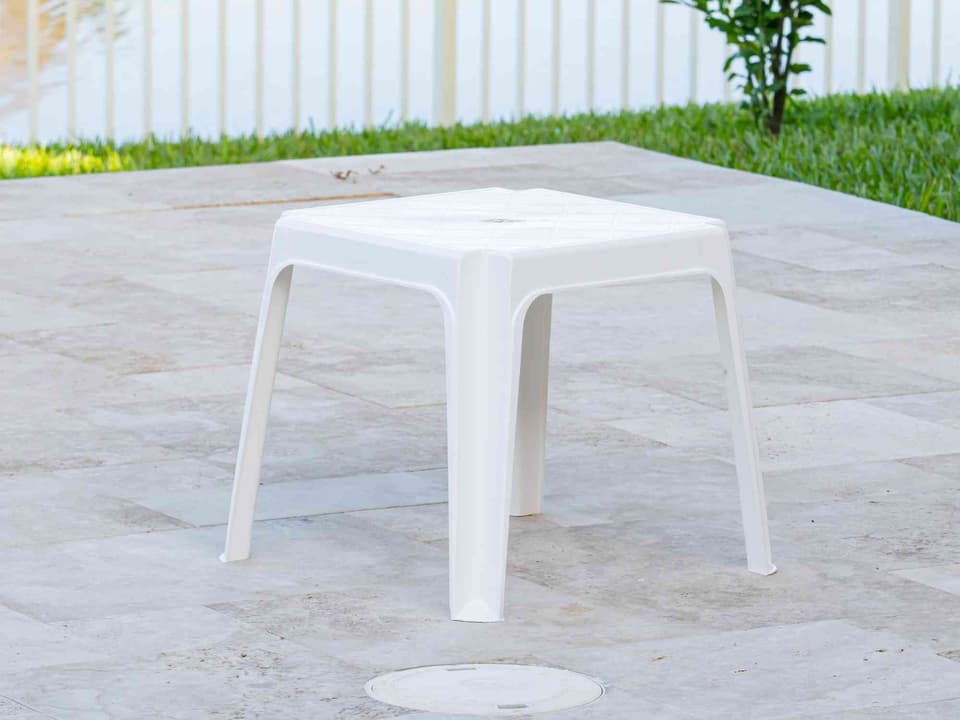 Lara Square Polypropylene End Table in White