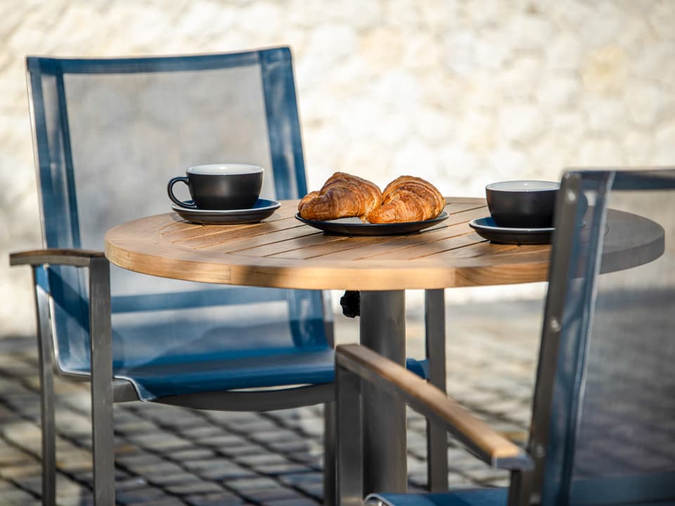 Avanti Steel Outdoor Dining Set