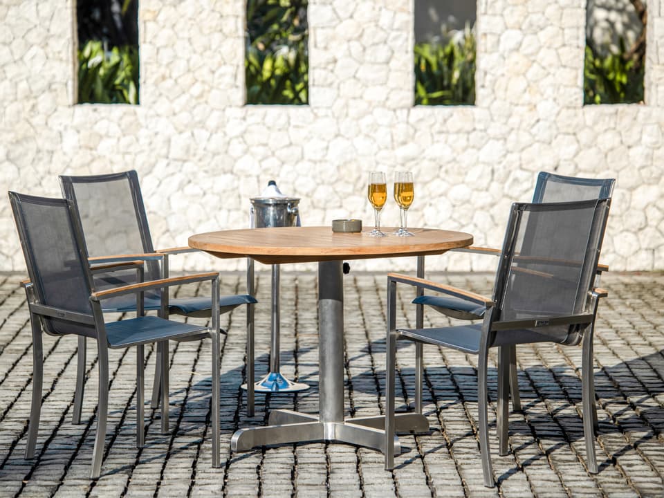 Avanti Steel Patio Dining Set