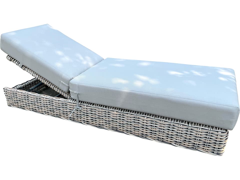 Hawaii Outdoor Adjustable Wicker Chaise Lounge in Brown with Silver Cushions