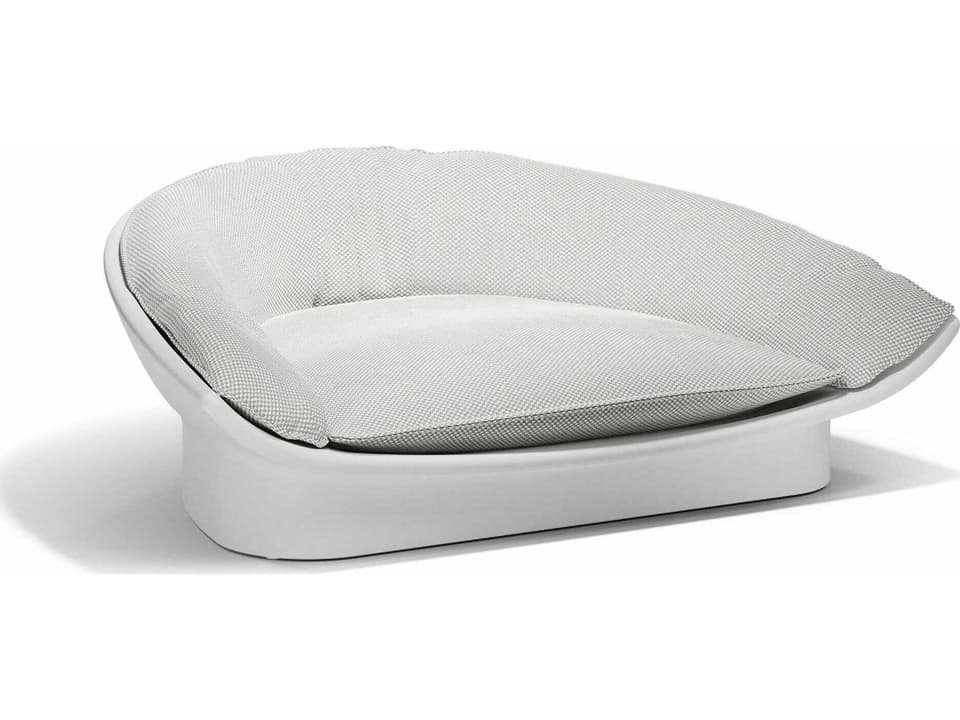 Luna Outdoor Daybed in White With Getaria Iceberg Upholstery by Ramón Esteve