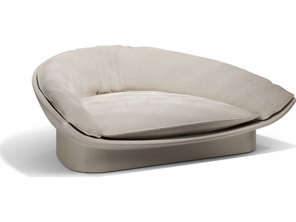 Luna Outdoor Daybed in Recyclable Polyethylene and Ecru Upholstery by Ramón Esteve