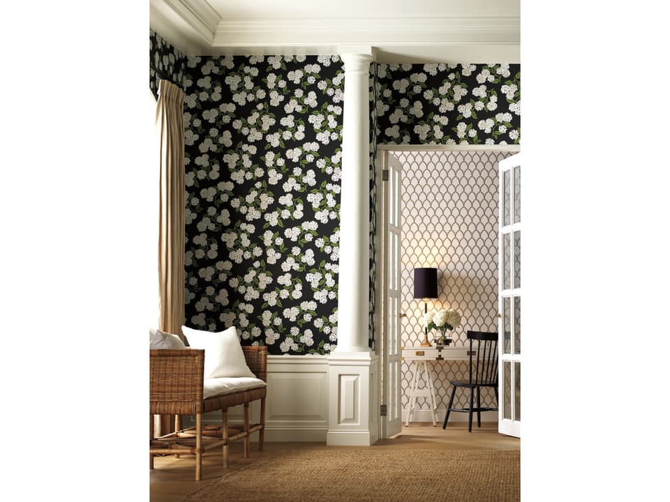 Black / White Hydrangea Wallpaper