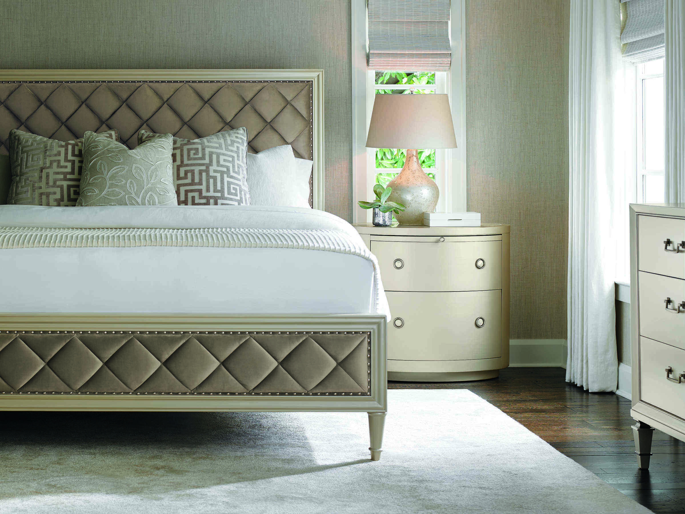 Caracole Classic Pearl Queen Panel Bed | CACCLA015103