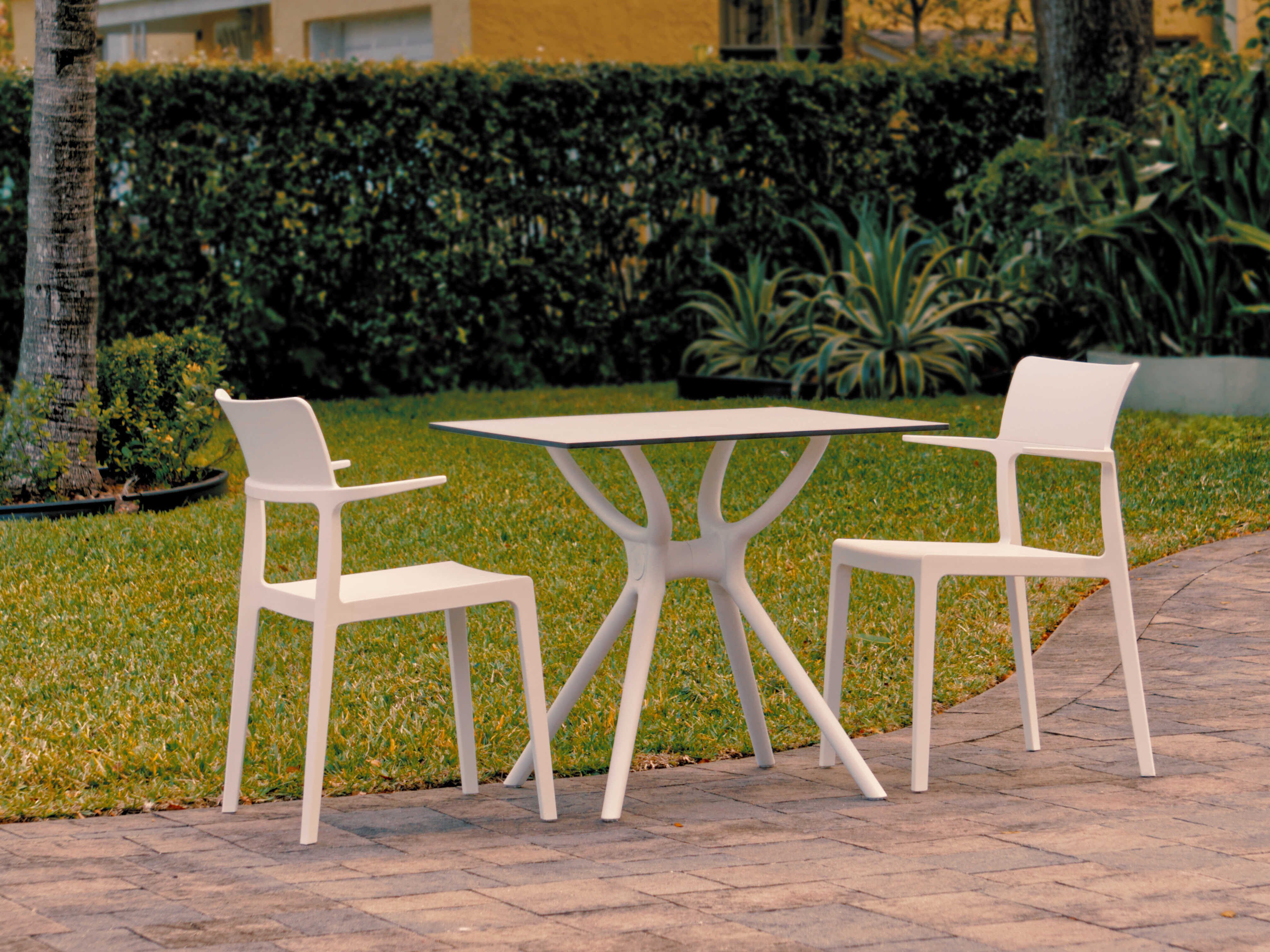 Compamia Plus White Polypropylene Dining Set