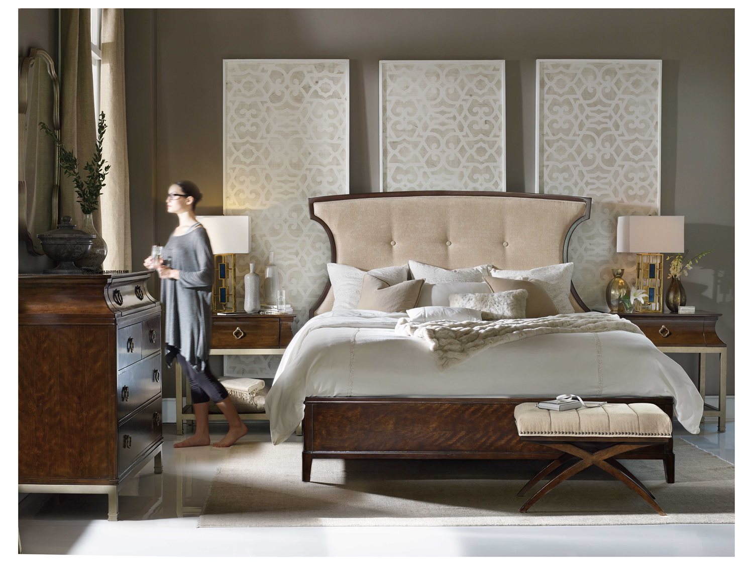 Hooker Furniture Skyline Dark Cathedral Cherry California King Size