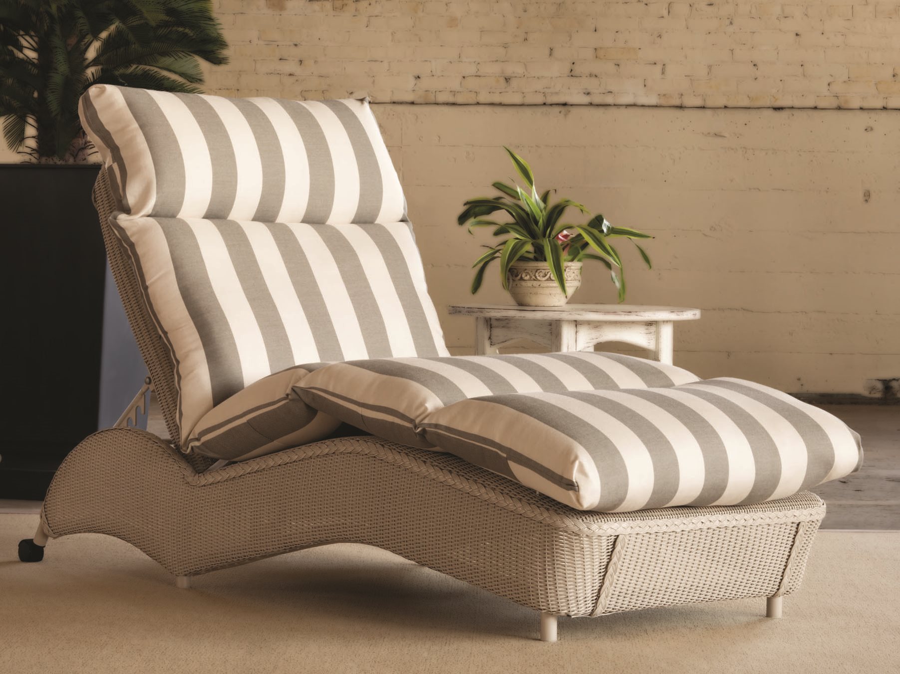 Lloyd Flanders Wicker Cushion Adjustable Chaise LF6025