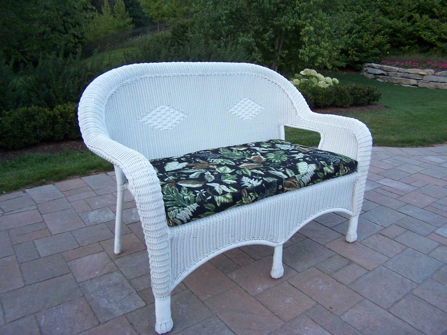 white wicker settee set