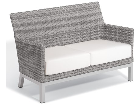 Oxford Garden Argento Wicker Loveseat with Eggshell White Cushions