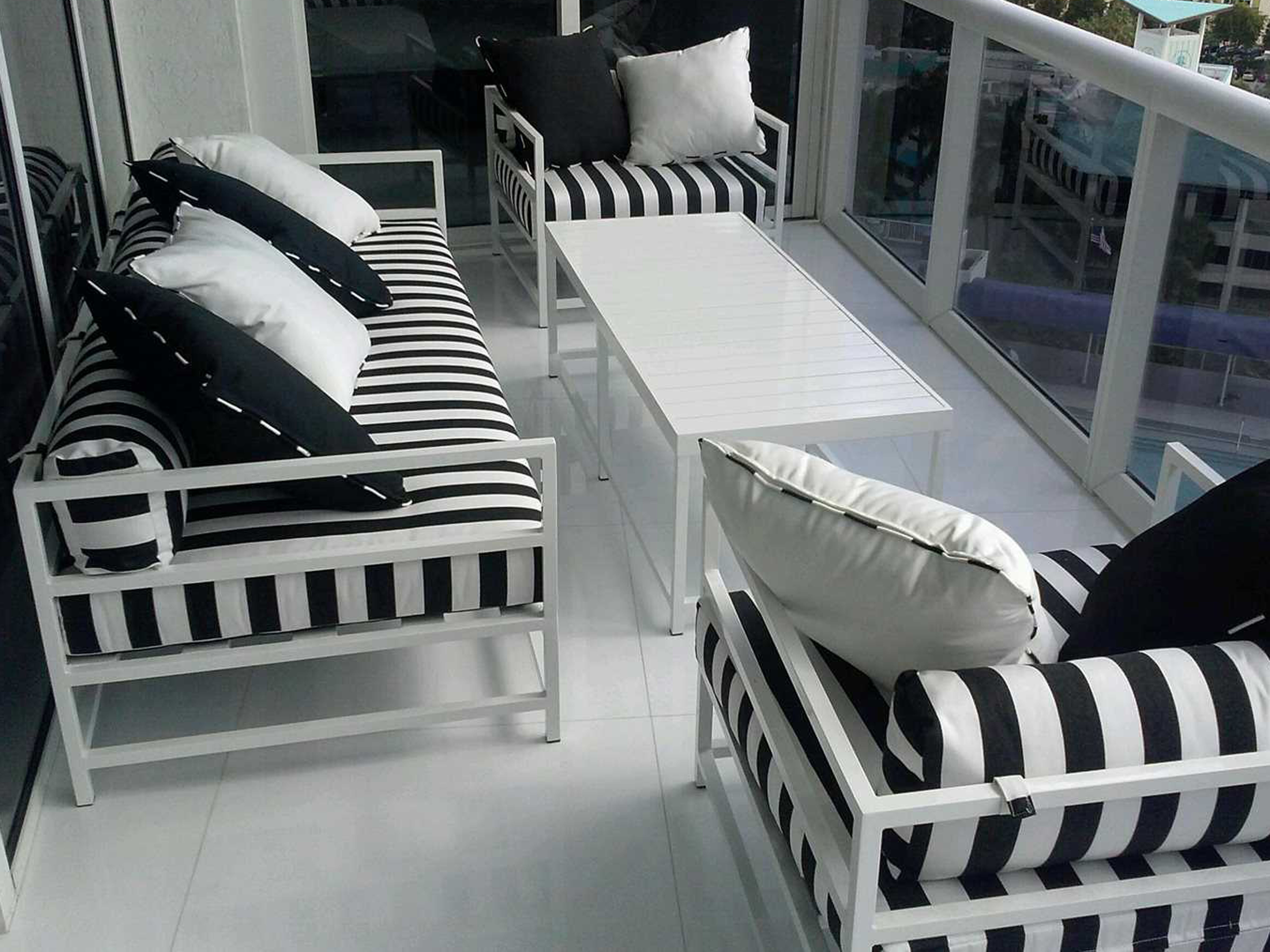 Versterken Sympton Doe herleven Source Outdoor Furniture Delano Aluminum Cushion Lounge Set | SCDELANLNGESET