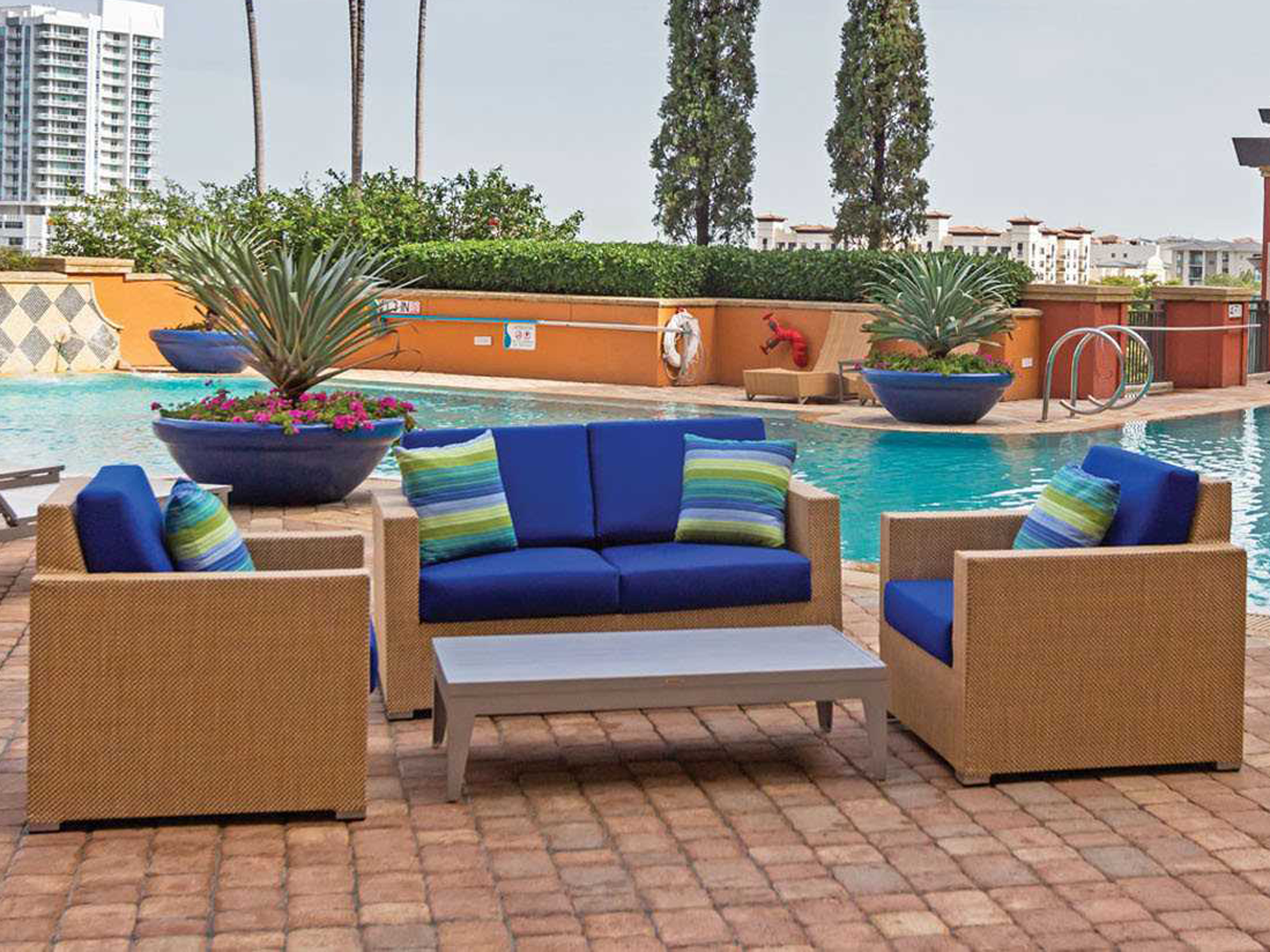 Source Outdoor Furniture South Beach Aluminum 47 X 25 Rectangular View