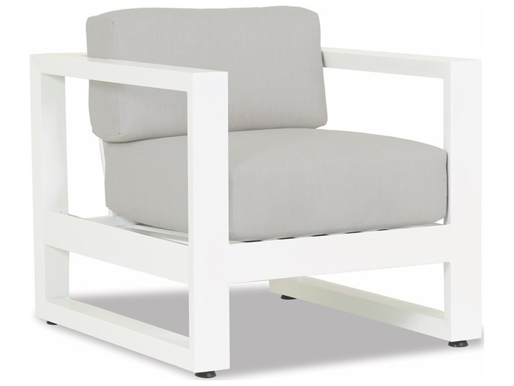 Sunset West Newport Frosted White Aluminum Lounge Chair in Cast Silver