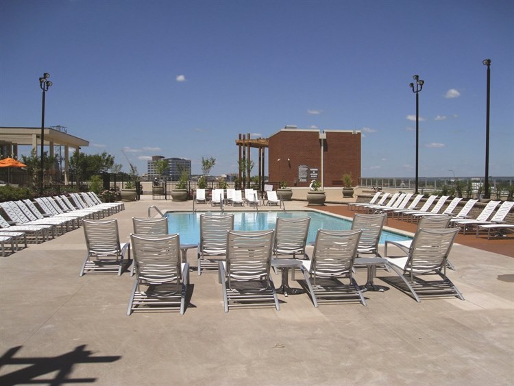 Tropitone South Beach Wave Aluminum Lounge Set