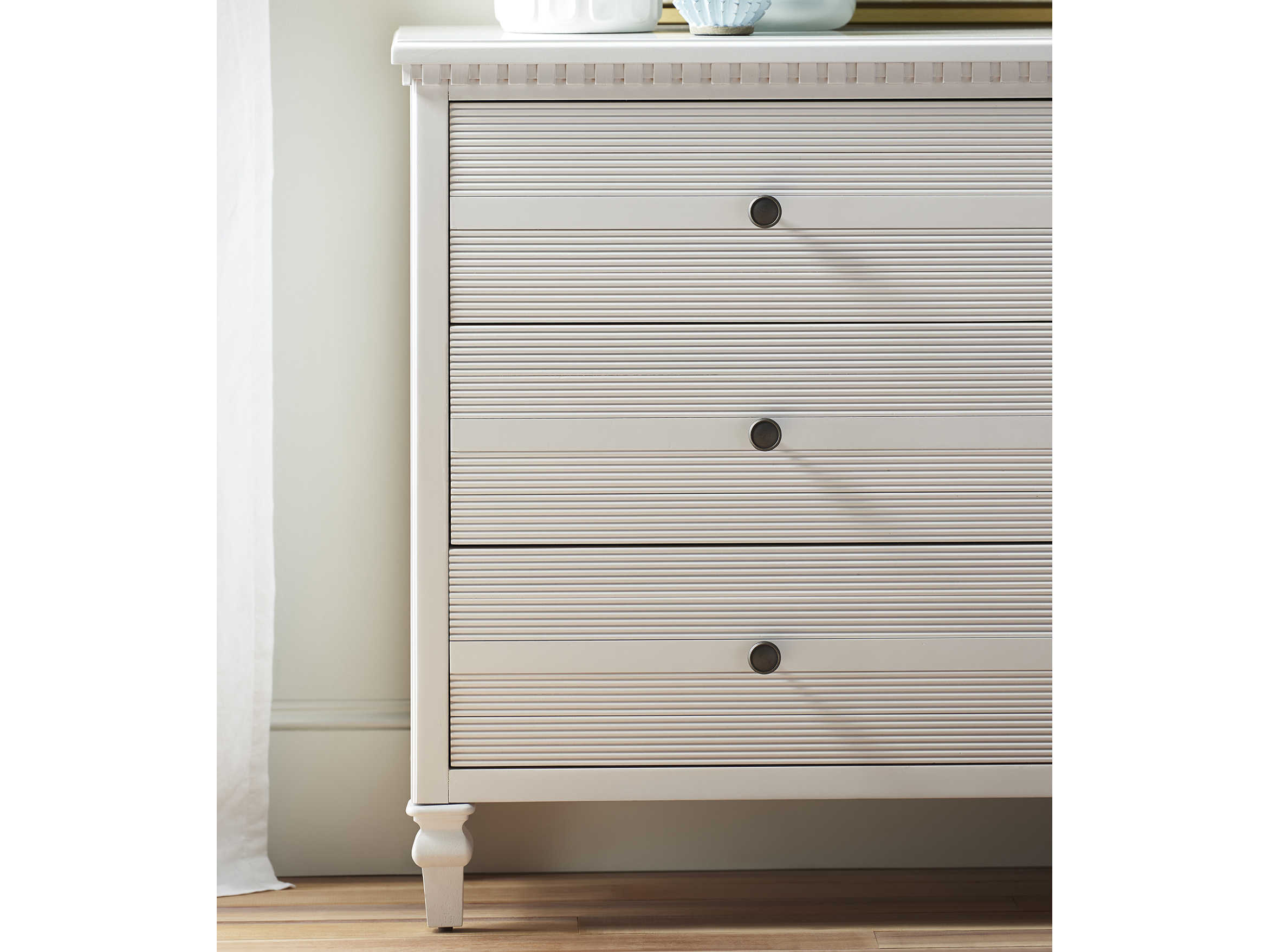 Universal Furniture Debonair White SixDrawers Double Dresser UF811C040