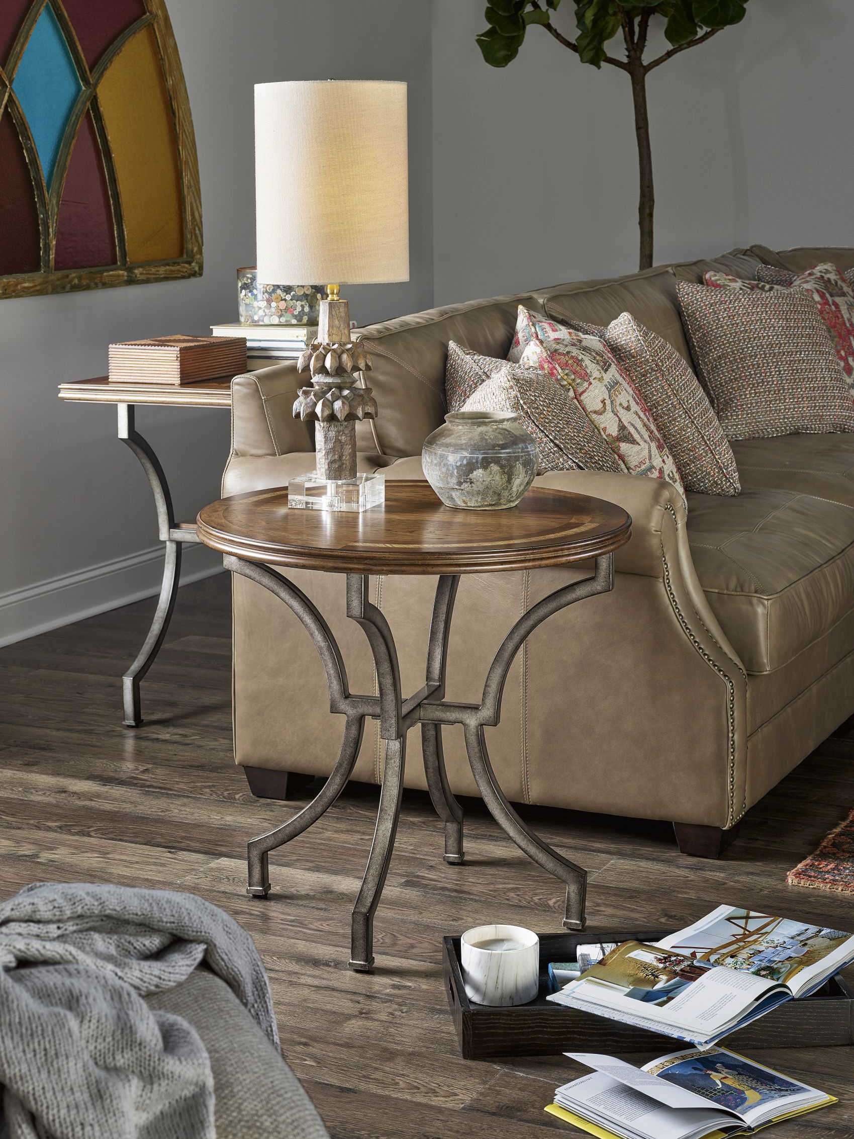 Universal Furniture Ardmore Cherry 28'' Wide Round End Table UF909802