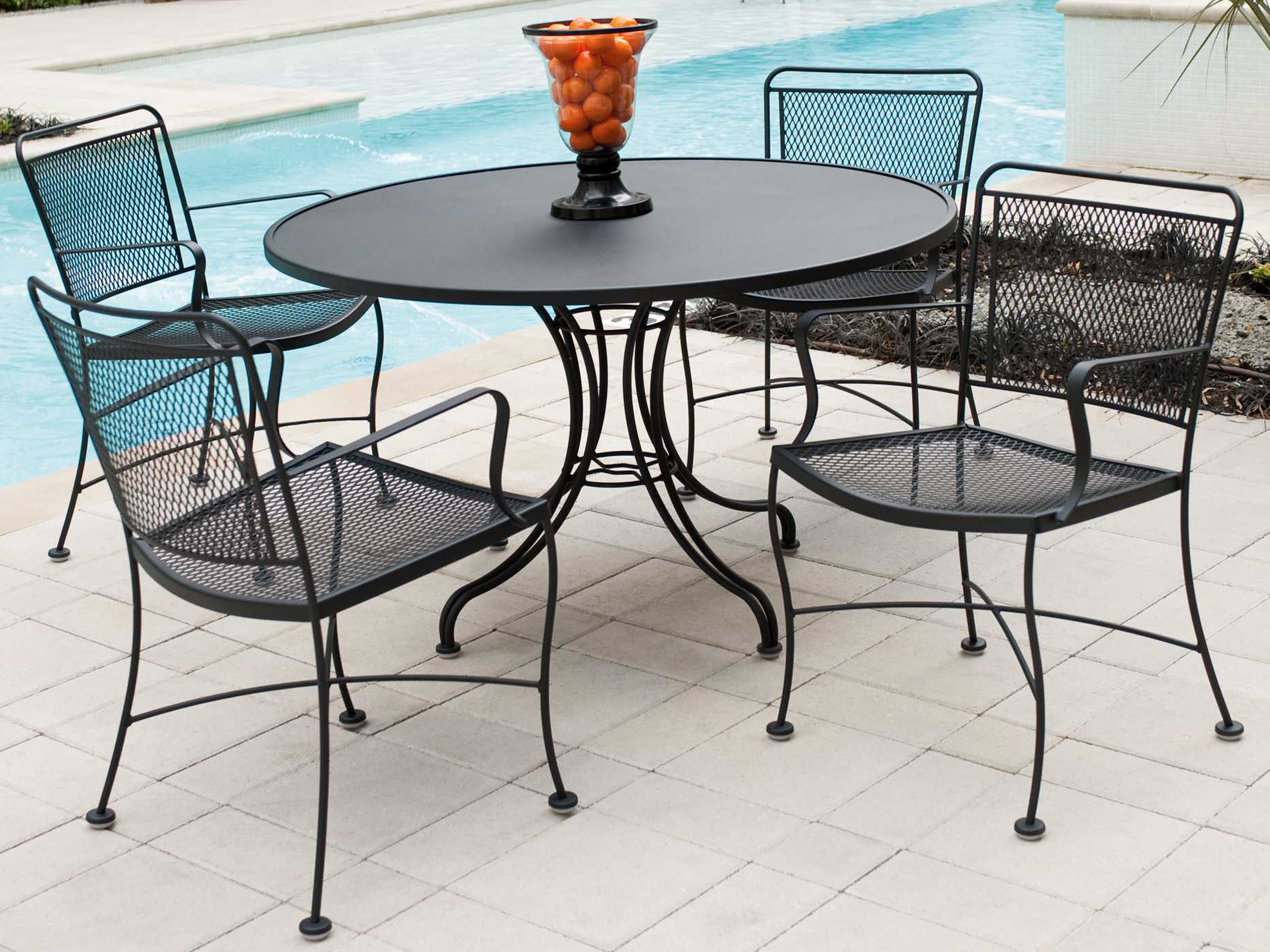 Woodard Wrought Iron Mesh 48 Wide Round Dining Table With Umbrella