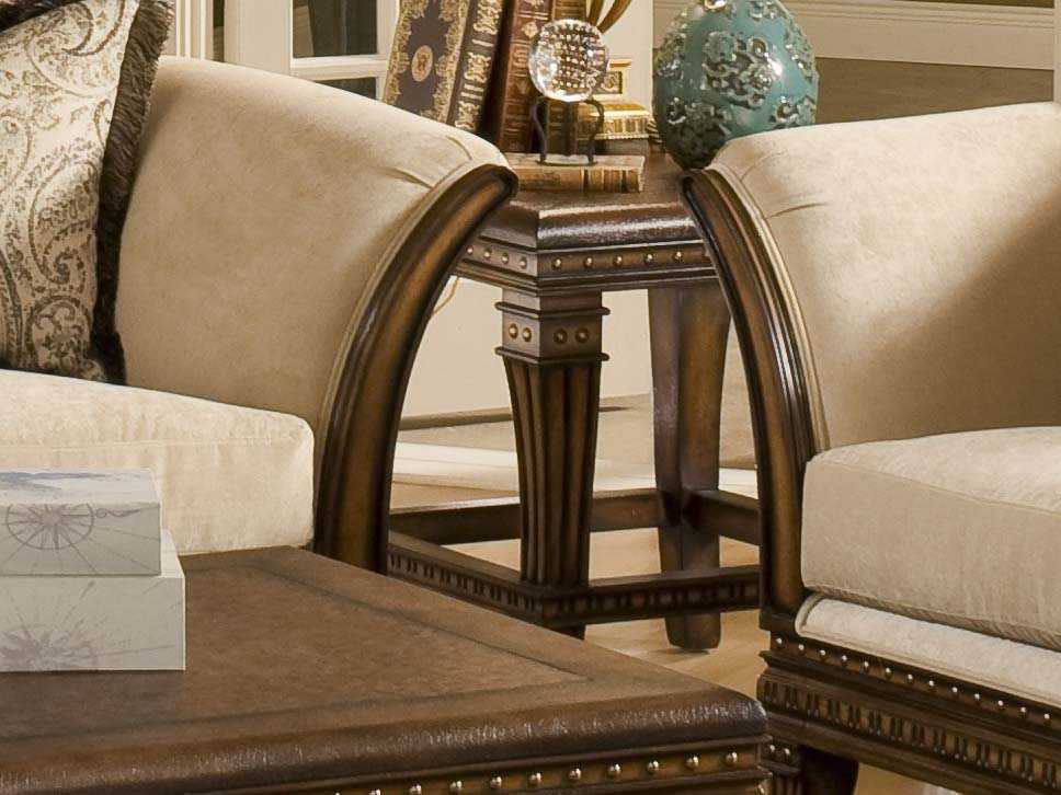 Benettis Italian Regal Living Room Collection