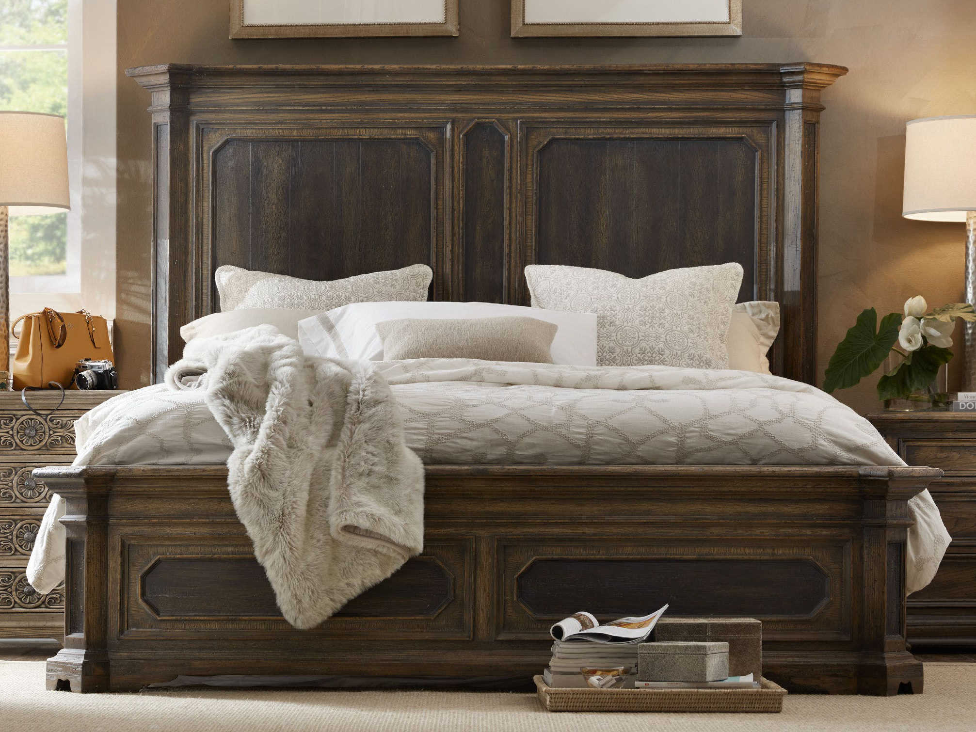 Hooker Furniture Hill Country Timeworn Saddle Brown Anthracite Black King Size Mansion Panel Bed Hoo596090266multi