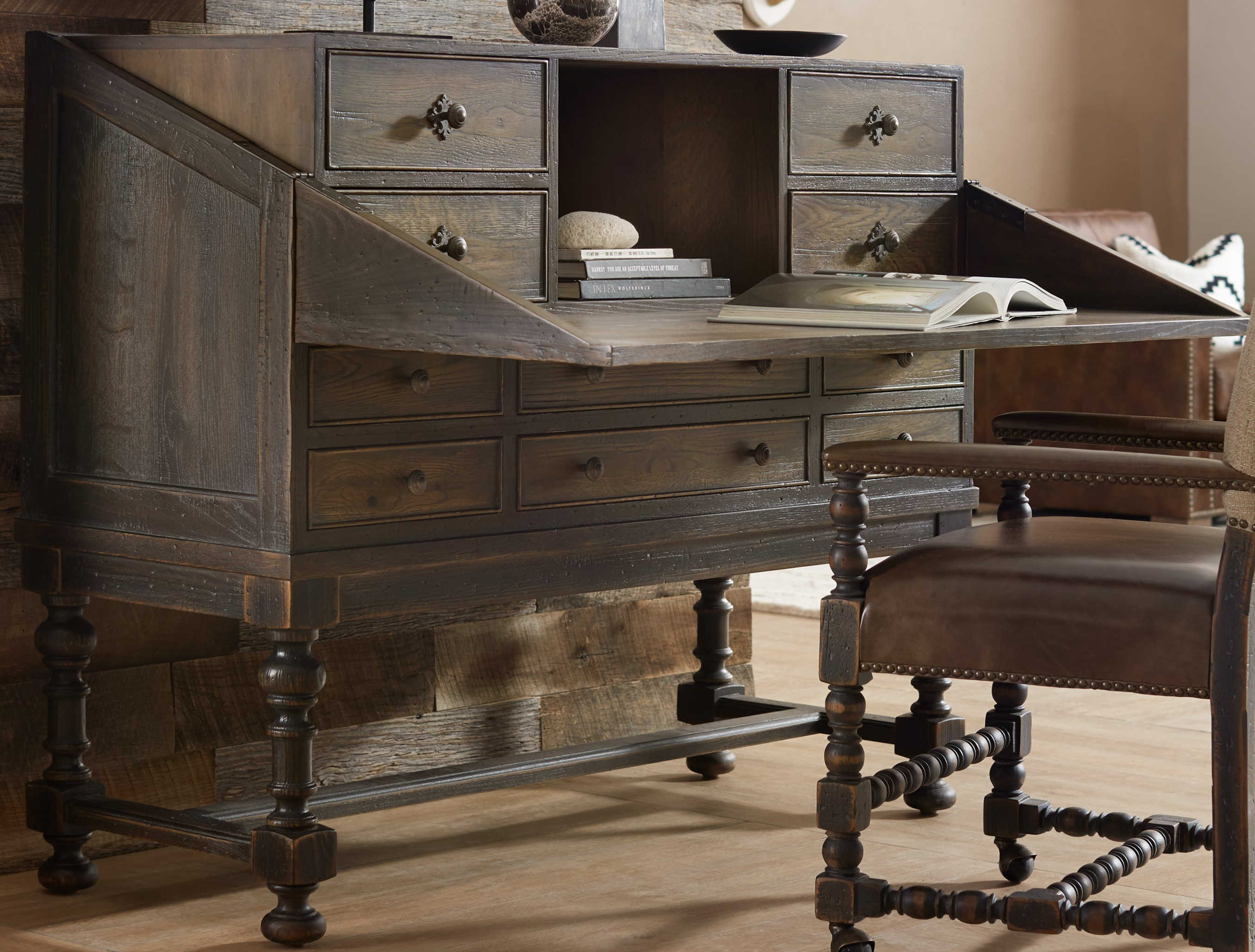 Hooker Furniture Hill Country Timeworn Saddle Brown Anthracite