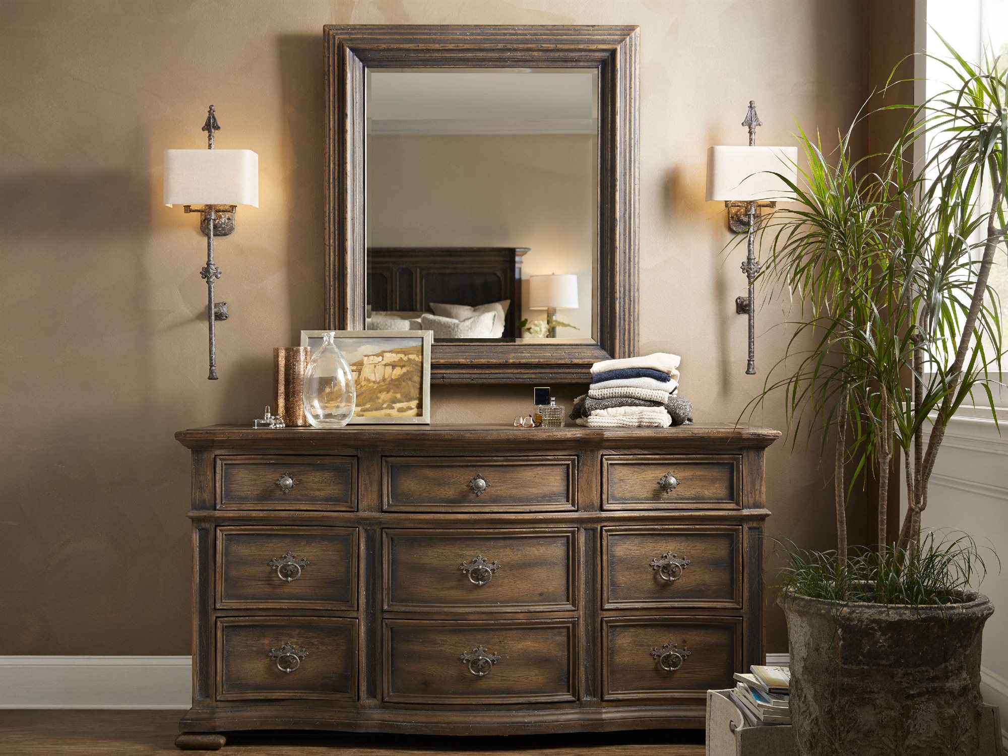 Hooker Furniture Hill Country Triple Dresser With Wall Mirror Set