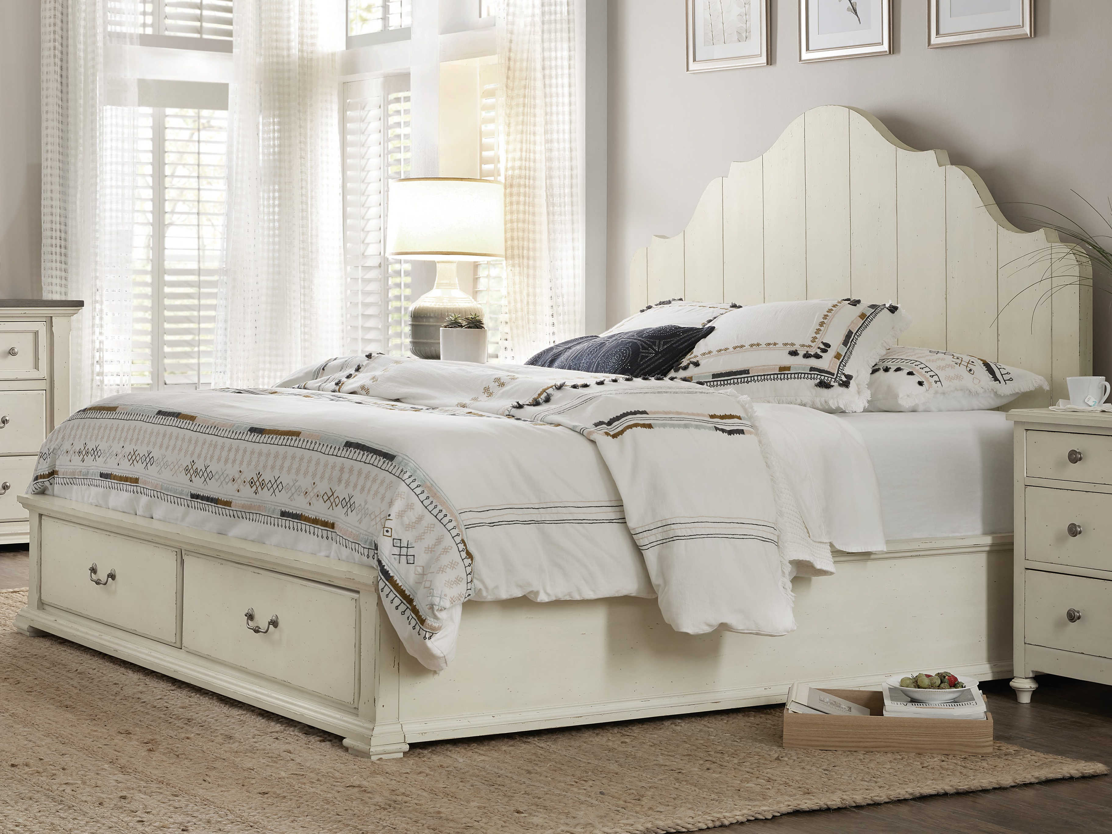 Hooker Furniture Sturbridge Distressed Cream King Size Panel Bed with