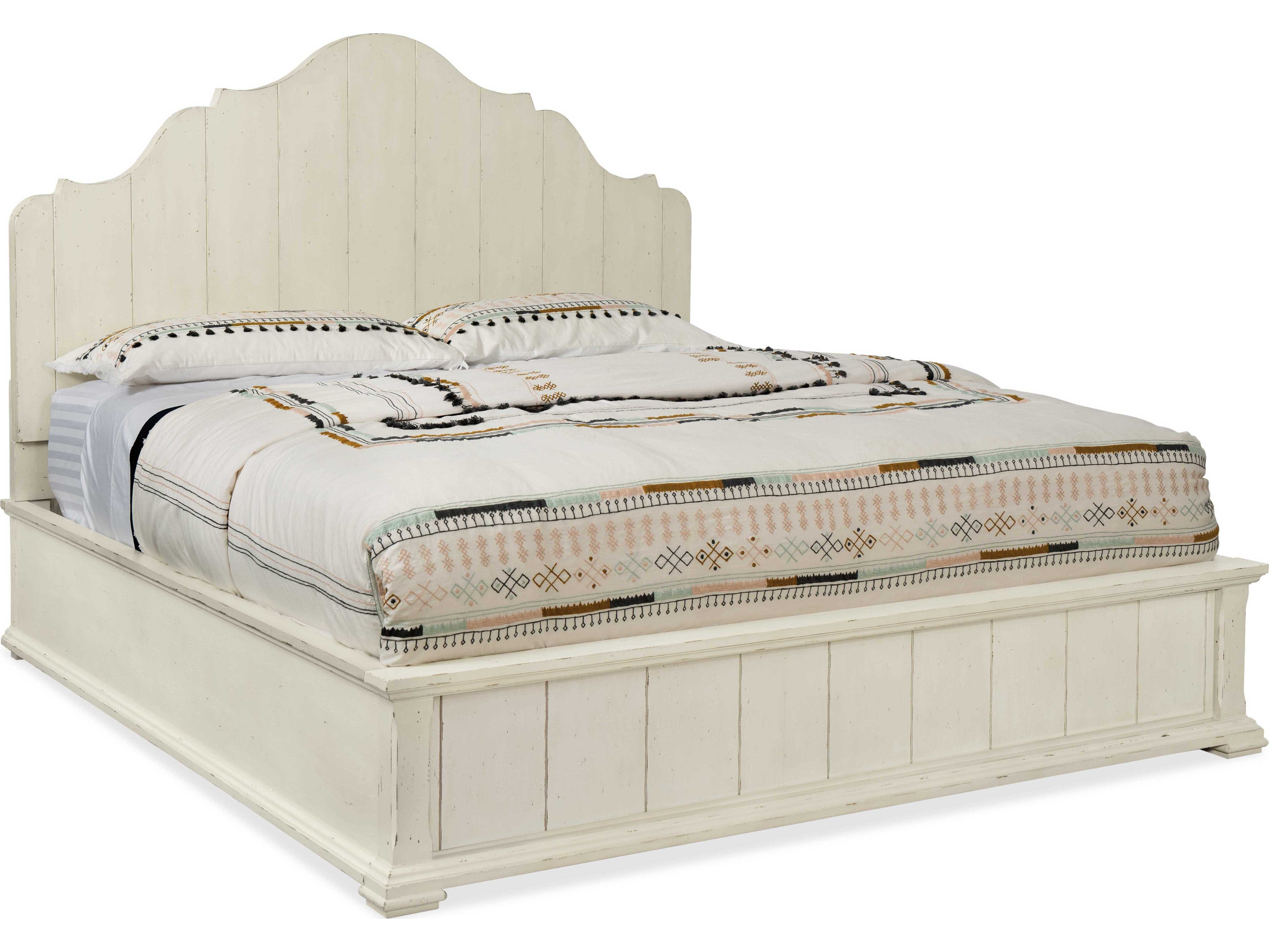 Hooker Furniture Sturbridge Distressed Cream Queen Size Panel bed