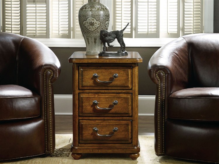 Hooker Furniture Tynecastle Medium Wood 18''L x 25''W Rectangular Chairside End Table HOO532380114