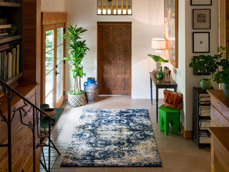 Pin By Katie Liljenquist On Rugs Area Rugs Traditional Area Rugs Rugs