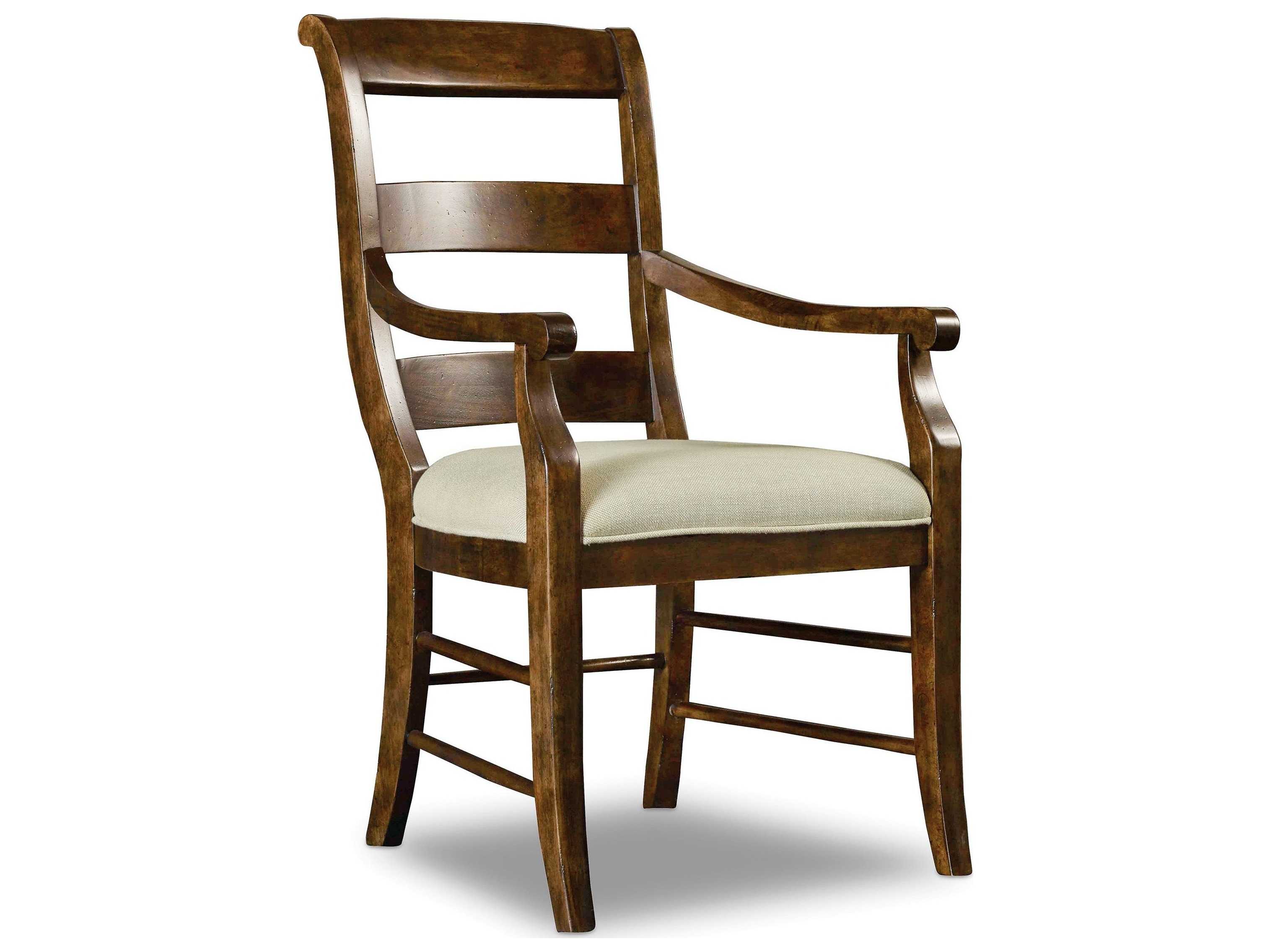 деревянное кресло с мягкой обивкой