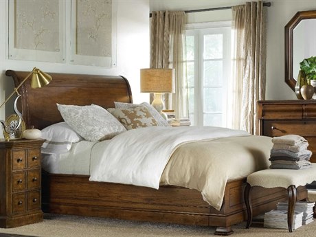 Universal Furniture New Lou Cognac King Size Sleigh Bed | UF07176B