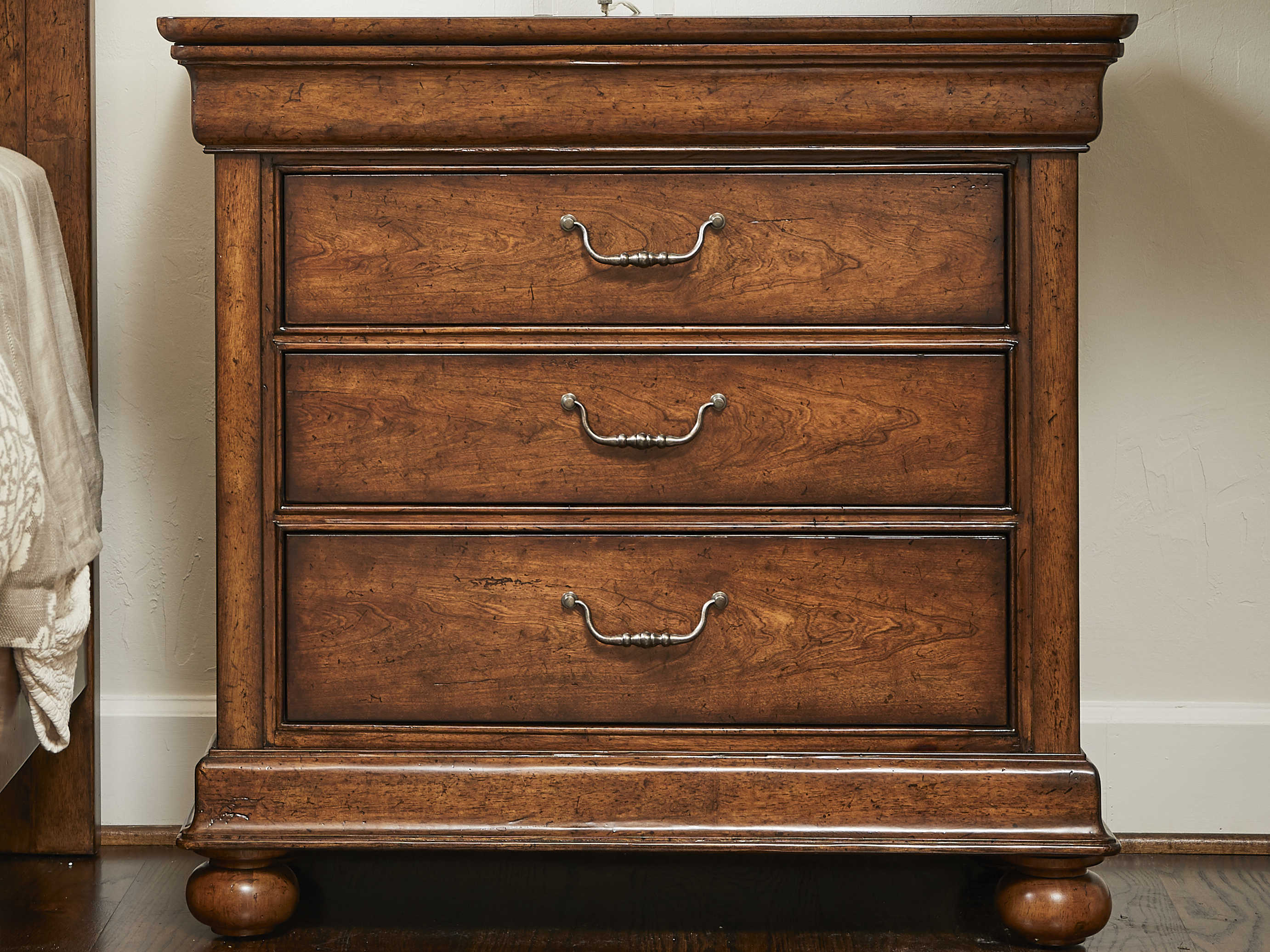 Stanley Furniture Louis Philippe 3 Drawers Nightstand SL0584316