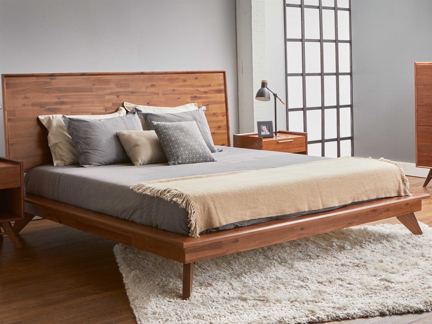 Unique Furniture Denali Walnut King Platform Bed JEDNLI3818