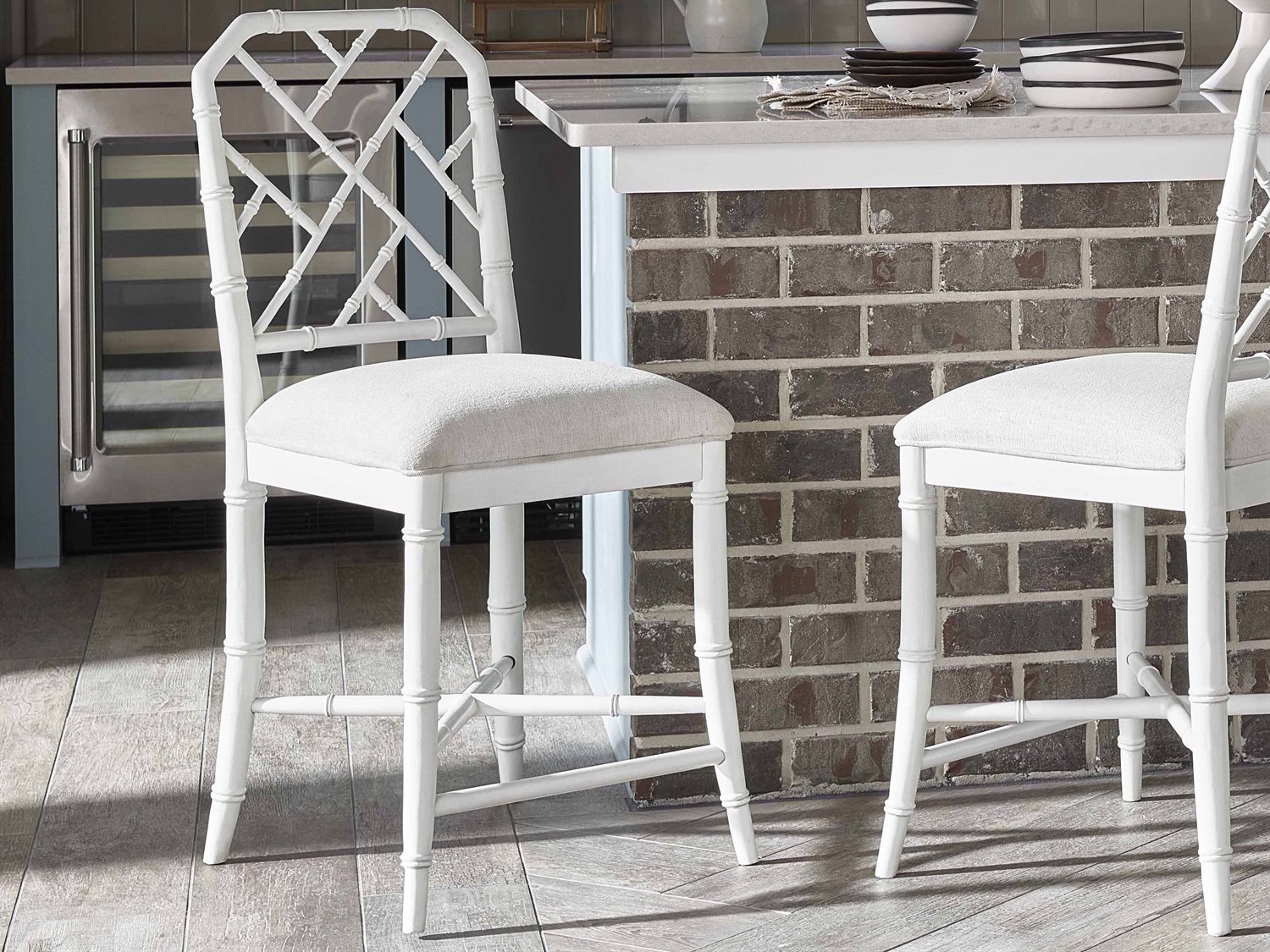 Universal Furniture Getaway Nomad Snow / Sand Dollar Side Counter